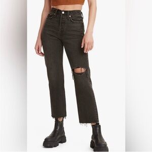 Levi’s Women’s Wedgie Straight Jeans distressed knee- Black/Grey Size 28